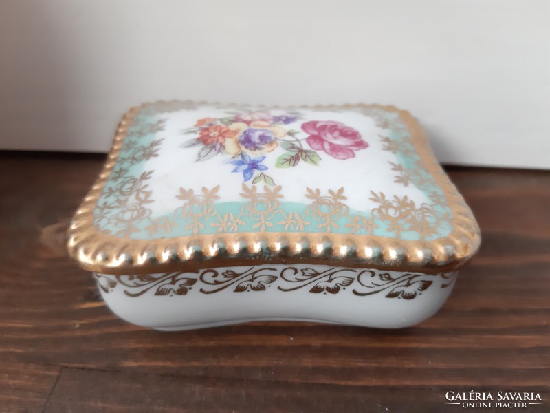 Gazdagon díszített gyönyörű német porcelán gyűrű dobozka