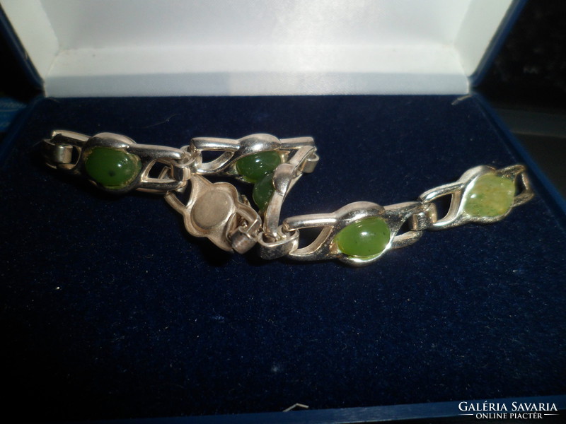 Silver bracelet / jade
