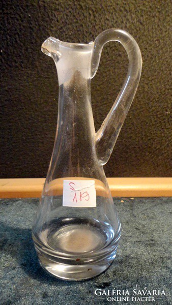 S21-119 slim pitcher, pouring