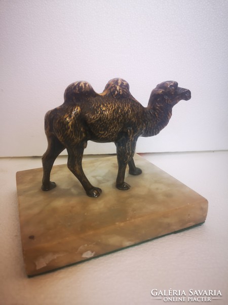 Antik bronz szobor teve