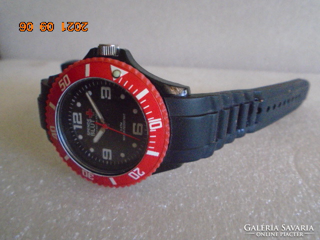 Silicone belted military men's watch in new condition limited edition