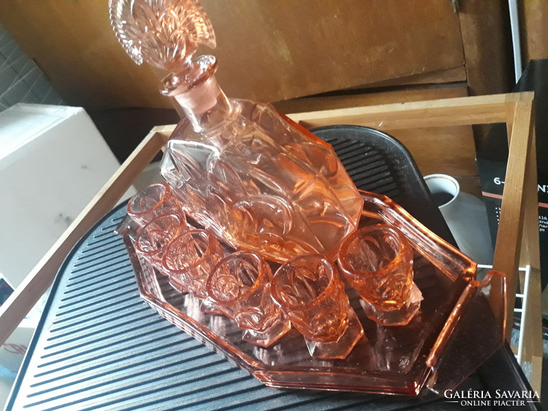 Art deco luxus likörös, rövid italos, vastagfalu üveg szet tálcával 1930. körül