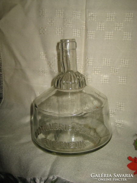Destilerie  Perlaki  SV Benedik ,   feliratos  égetett szeszes üveg a 20 as évekből , 13,5 x 18,5 cm
