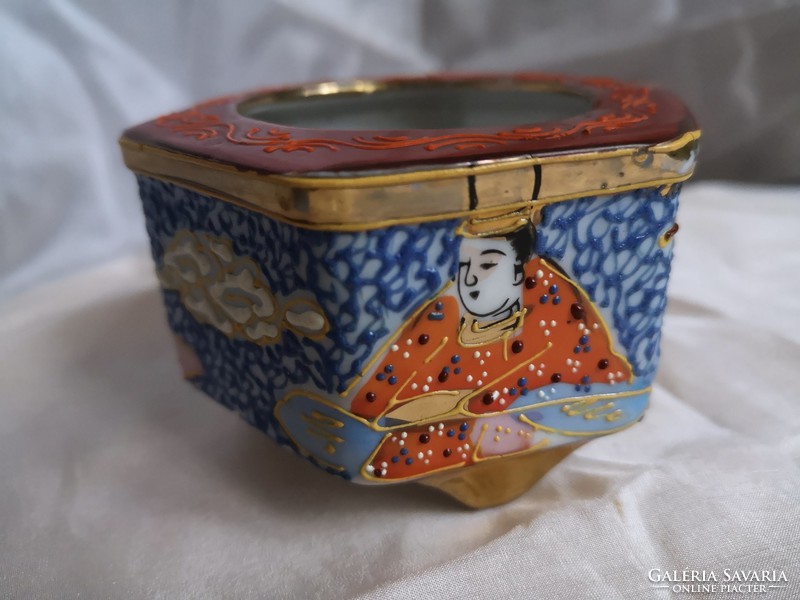 LEÁRAZTAM!!! Japán satsuma hatszögletű, kézzel festett, három lábú porcelán edény
