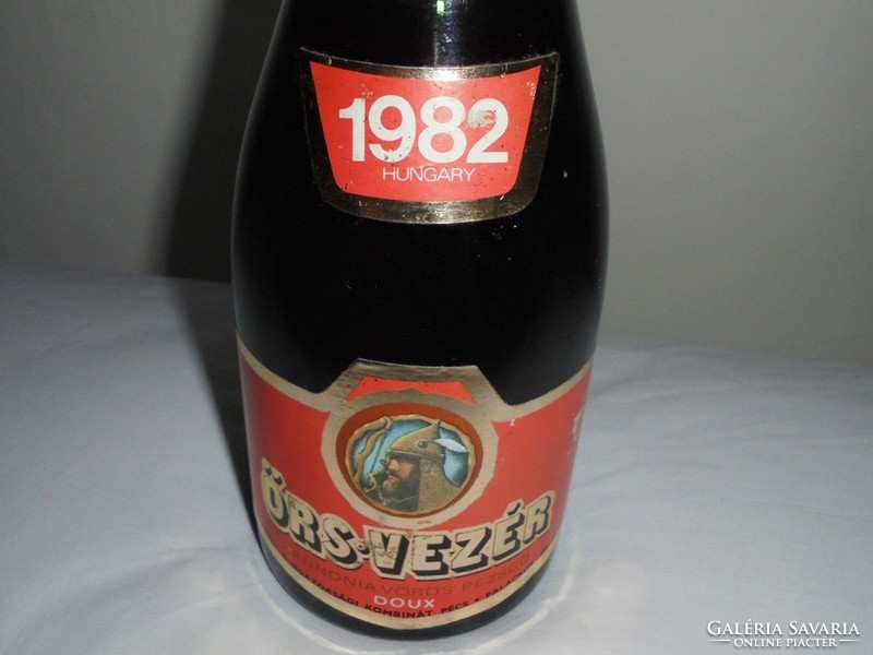 Retro male leader - pannonia red champagne glass bottle - pannonvin pécs - 1982, unopened, rarity