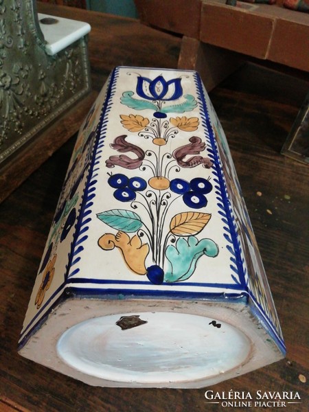 A copy of Habán ceramics, made with the original technique, decoration