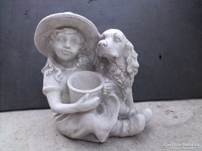 Little girl spaniel dog garden stone sculpture antifreeze artificial stone flowerpot or bird drinker is also good