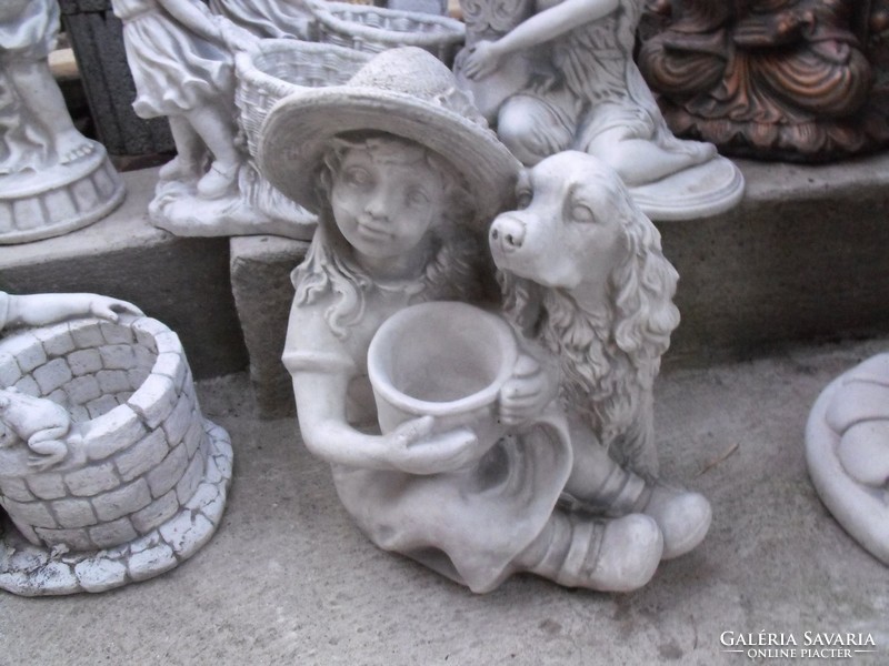 Little girl spaniel dog garden stone sculpture antifreeze artificial stone flowerpot or bird drinker is also good