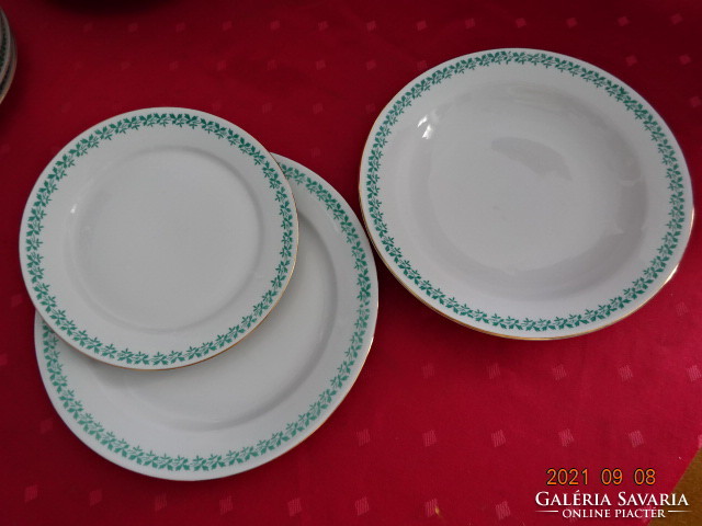 Great Plain porcelain deep plate, flat plate and small plate with green leaf border, 18 pieces. He has!