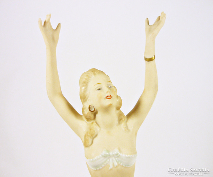 Wallendorf, a charming diva posing with a hand-painted porcelain figurine, is flawless! (P198)