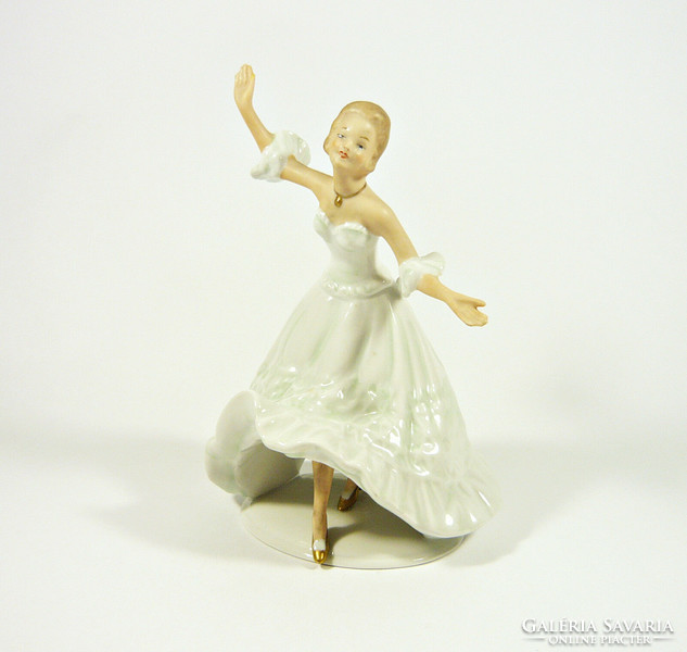 Wallendorf, a charming dancing lady with a hand-painted porcelain figurine, flawless! (P197)