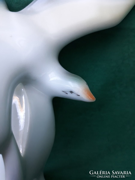 Large, hand-painted flying seagull. M: 17cm