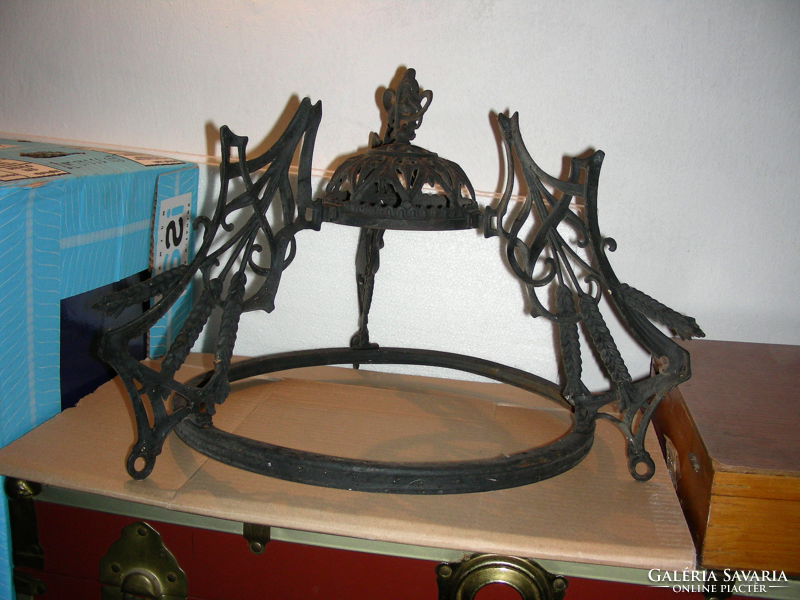 Kerosene lamp iron structure