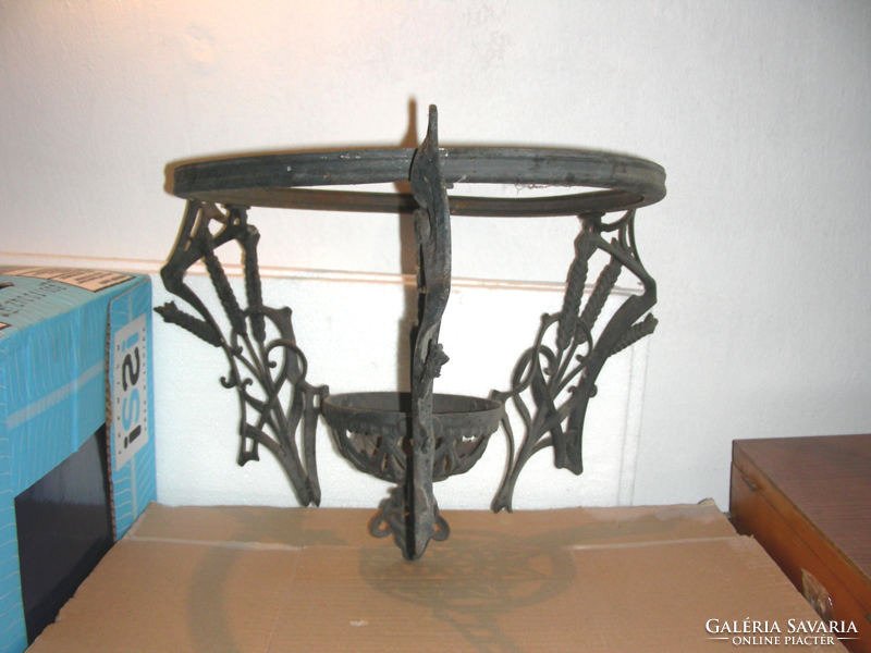 Kerosene lamp iron structure