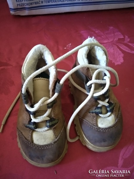 Bundás baba cipő, bakancs, téli gyermek lábbeli, ajánljon!