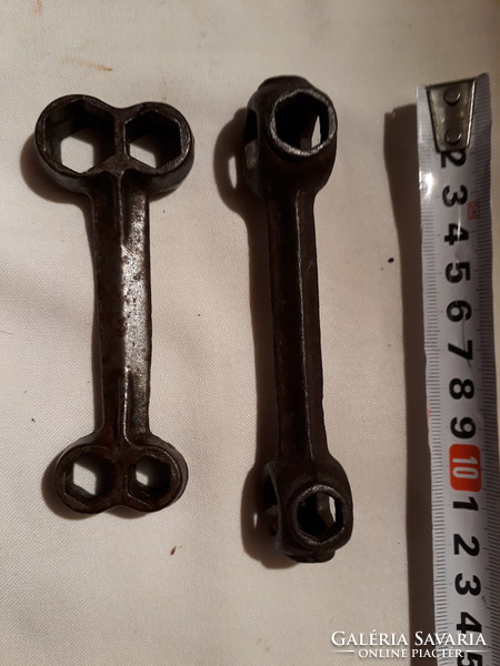 2 Piece tool for vintage vehicles