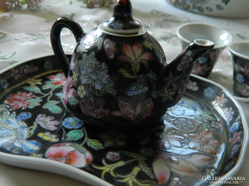 Famille Rose kínai miniatűr tea/sake szett, készlet 1950-es évekből