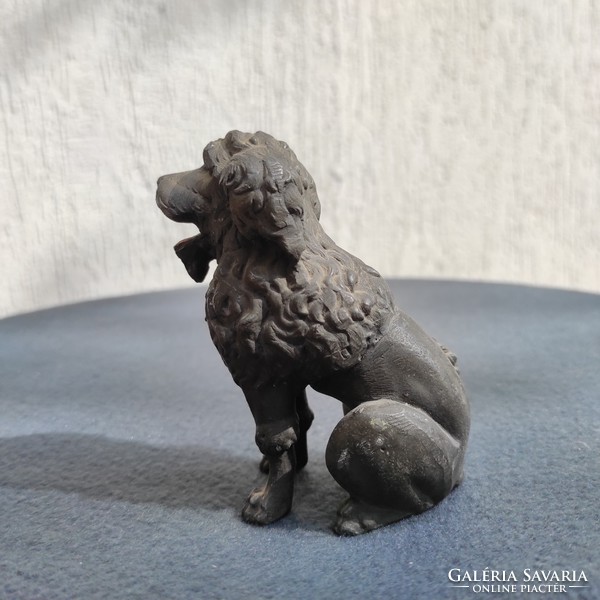 Pudli ,uszkàr kutya szobor fém ötvözete,ón-spiàter . Bécsi jellegű