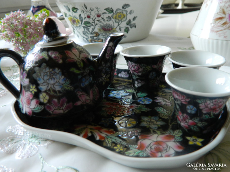 Famille rose Chinese miniature tea / sake set, set from the 1950s