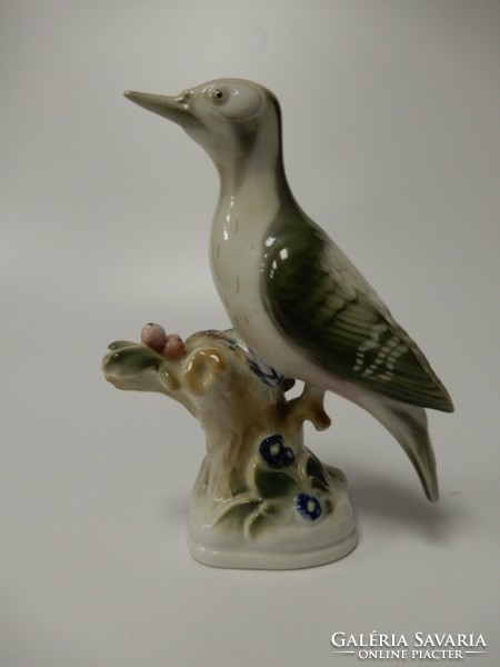 Zsolnay porcelán, madár faágon figura