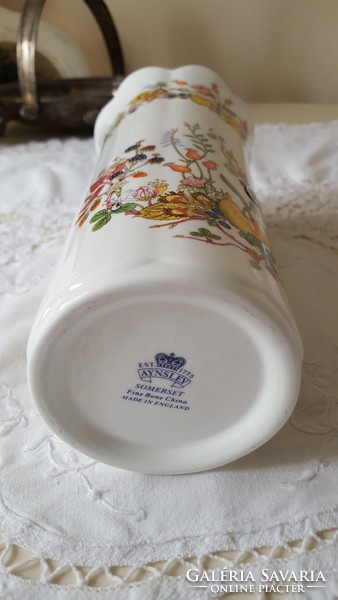 Beautiful English Aynsley porcelain vase