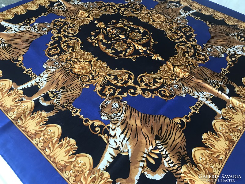 100% Silk scarf with tiger pattern, 85 x 86 cm