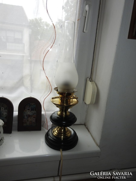 Kerosene shaped table lamp