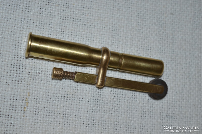 Lőszer hüvelyből készített réz benzines öngyújtó  ( DBZ 0097 )