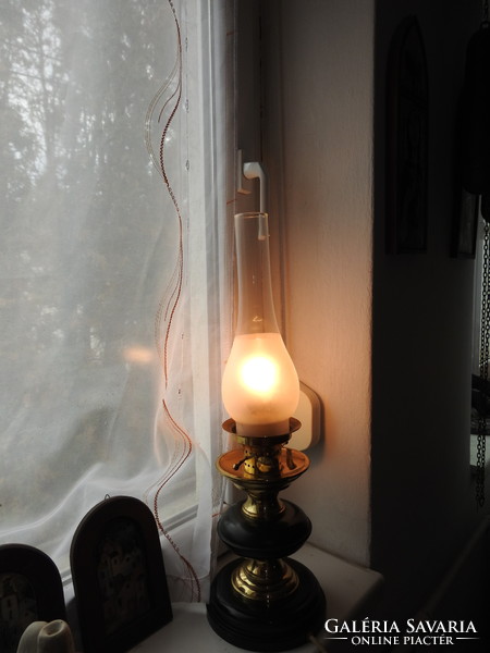 Kerosene shaped table lamp