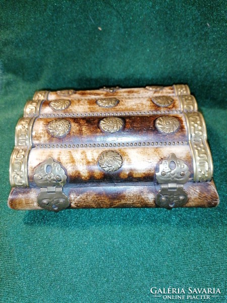 Jewelry box made of bone (362)