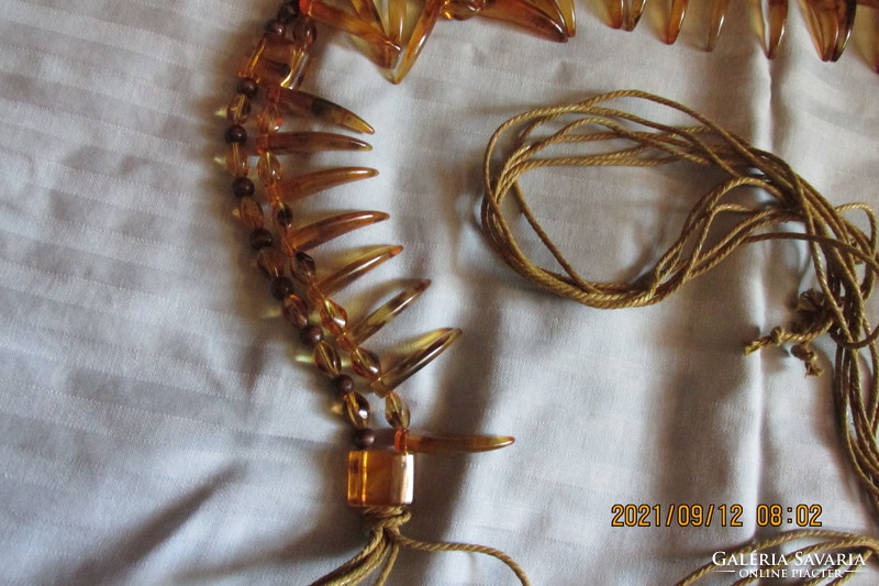 Amazing retro amber imitation women's belt claw