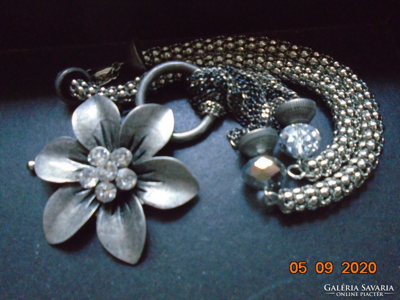 Spectacular large silver-plated flower pendant with Per una logo, with a special thick silver-plated chain
