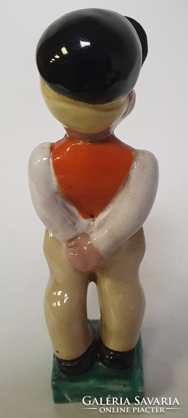 Hop pottery, singing boy