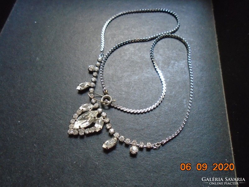 Clawed, faceted stone necklace, silver-plated, with chain