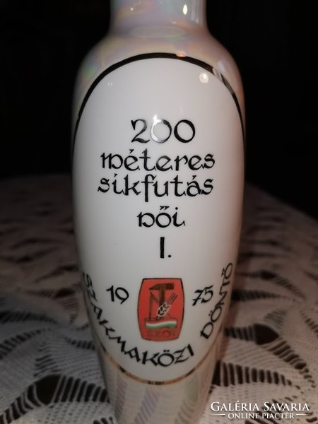 Hollóházi fehér, gyöngyház, lüsztermázas váza, kupa,1975, 25,5 cm, SZOT