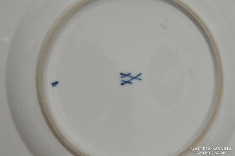 Öt antik, Meissen hagymás mintás tányér