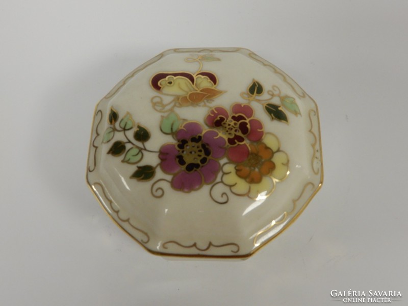 Zsolnay, bonbonier decorated with floral motifs