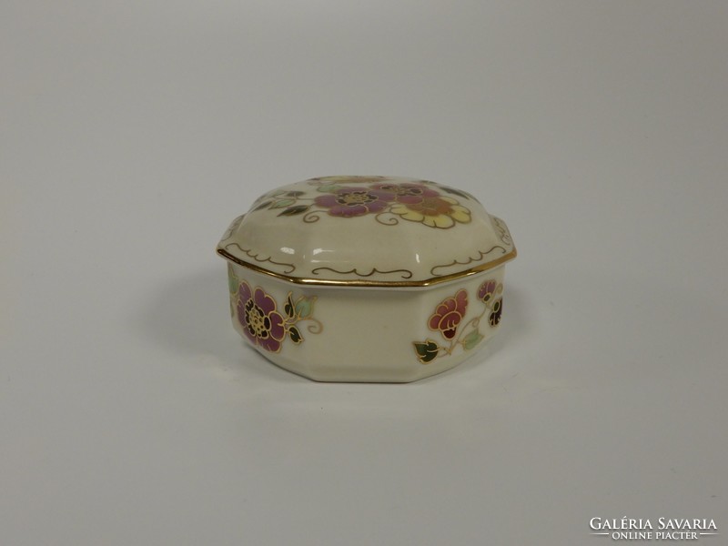 Zsolnay, bonbonier decorated with floral motifs