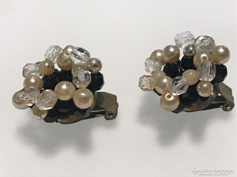 Retro clip made of beads