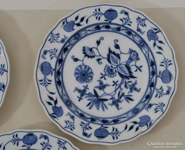 Öt antik, Meissen hagymás mintás tányér