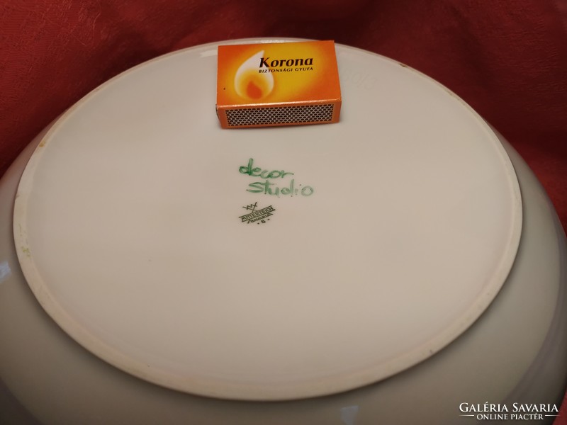Dizájn porcelán leves kínáló, asztalközép