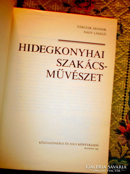 ---Hidegkonyhai szakácsművészet 550 oldal