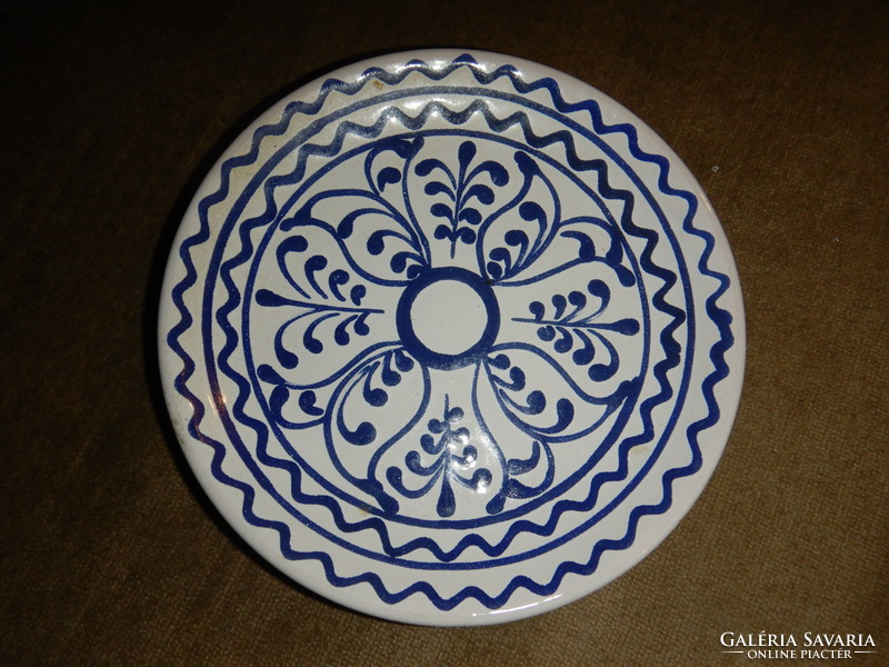 Glazed ceramic plates