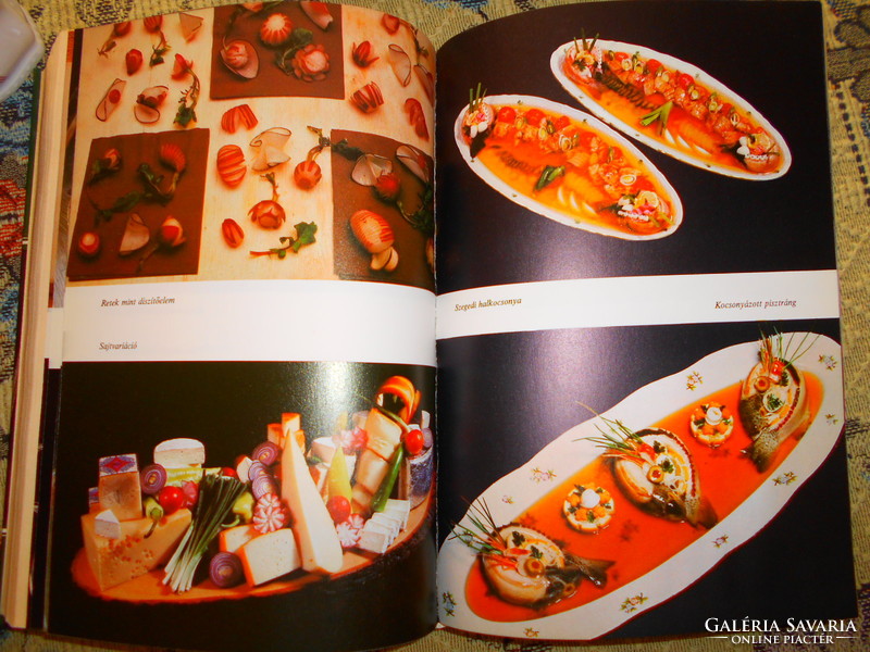 ---Hidegkonyhai szakácsművészet 550 oldal