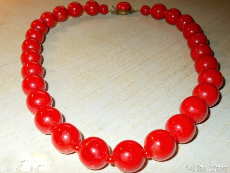 Prestigious vintage necklace with retro coral red ceramic pearls