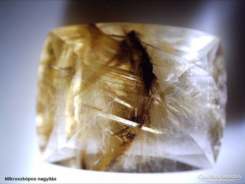 Természetes aranyló Rutil kristályokkal benőtt, Brookit zárványos, fazettázott Hegyikristály drágakő