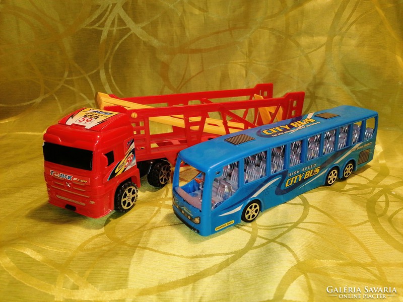 Játék busz és autószállító kamion (710)