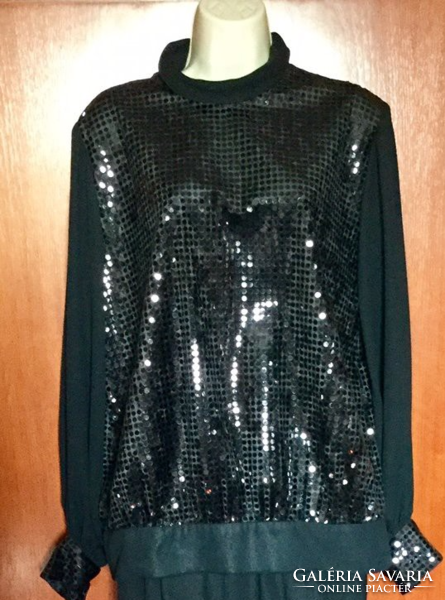 Extra beautiful, never worn casual top with special sequins, long sleeves!