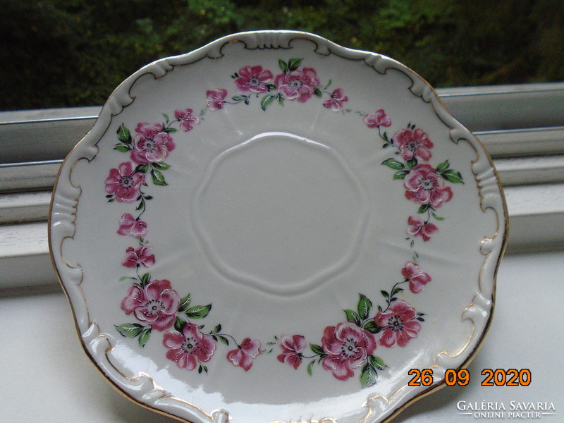 Zolnay plate with shield seal, painted over glaze, gold contoured, flower pattern