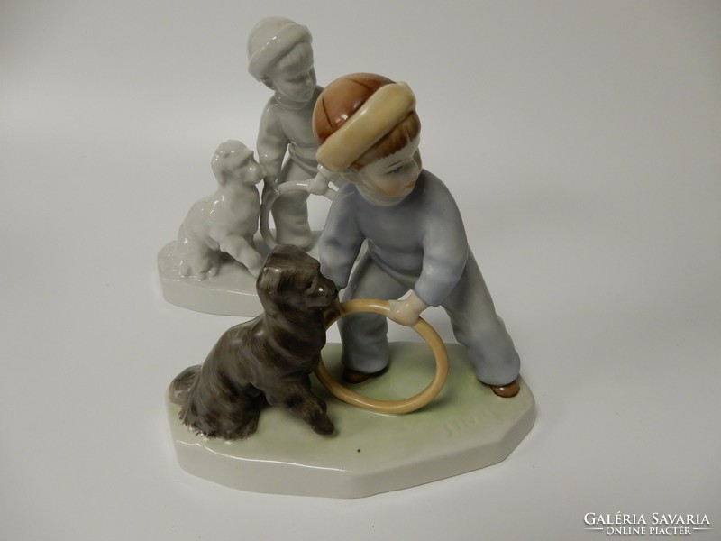 2 db-os Zsolnay porcelán, "Sinkó András" Kutyával játszó kisfiú
